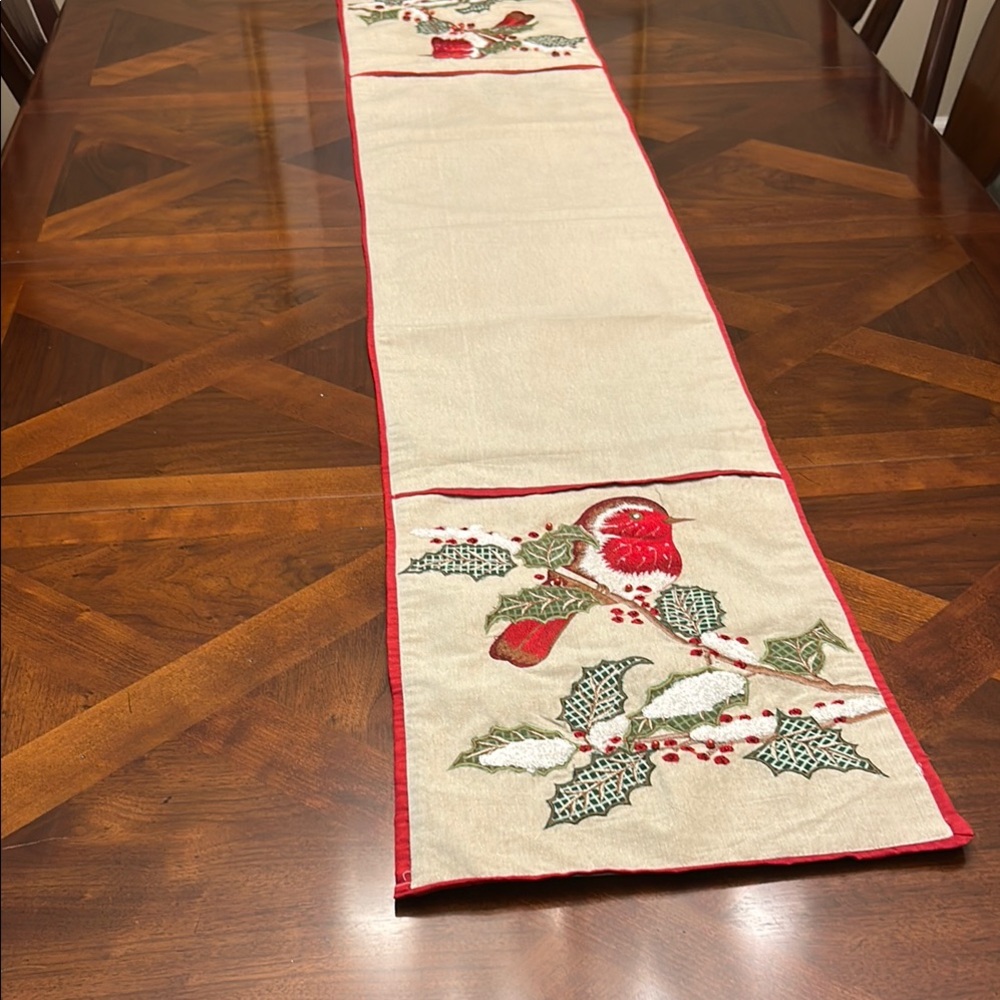 Bella Luxx Red and Cream Table Runner
